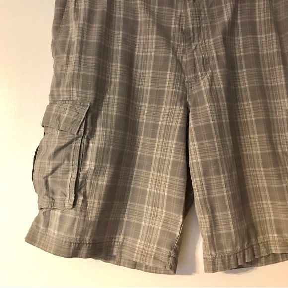 Men’s Dockers Grey & Cream Plaid Cargo Shorts 36 - Picture 3 of 8